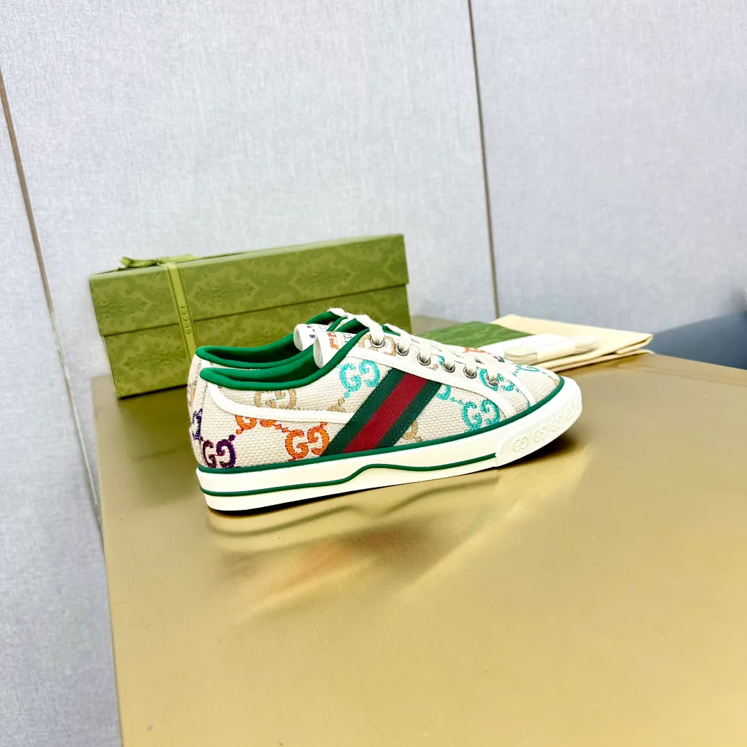 👟👟Ex-factory price 440👟👟 GUCCI 2020 latest classic 1977 low-top double G canvas shoes, original purchase, 1:1 development, original lasting process. Size: 35-45/45. Customized items are non-returnable and must be paid first. . ...new version complete package...